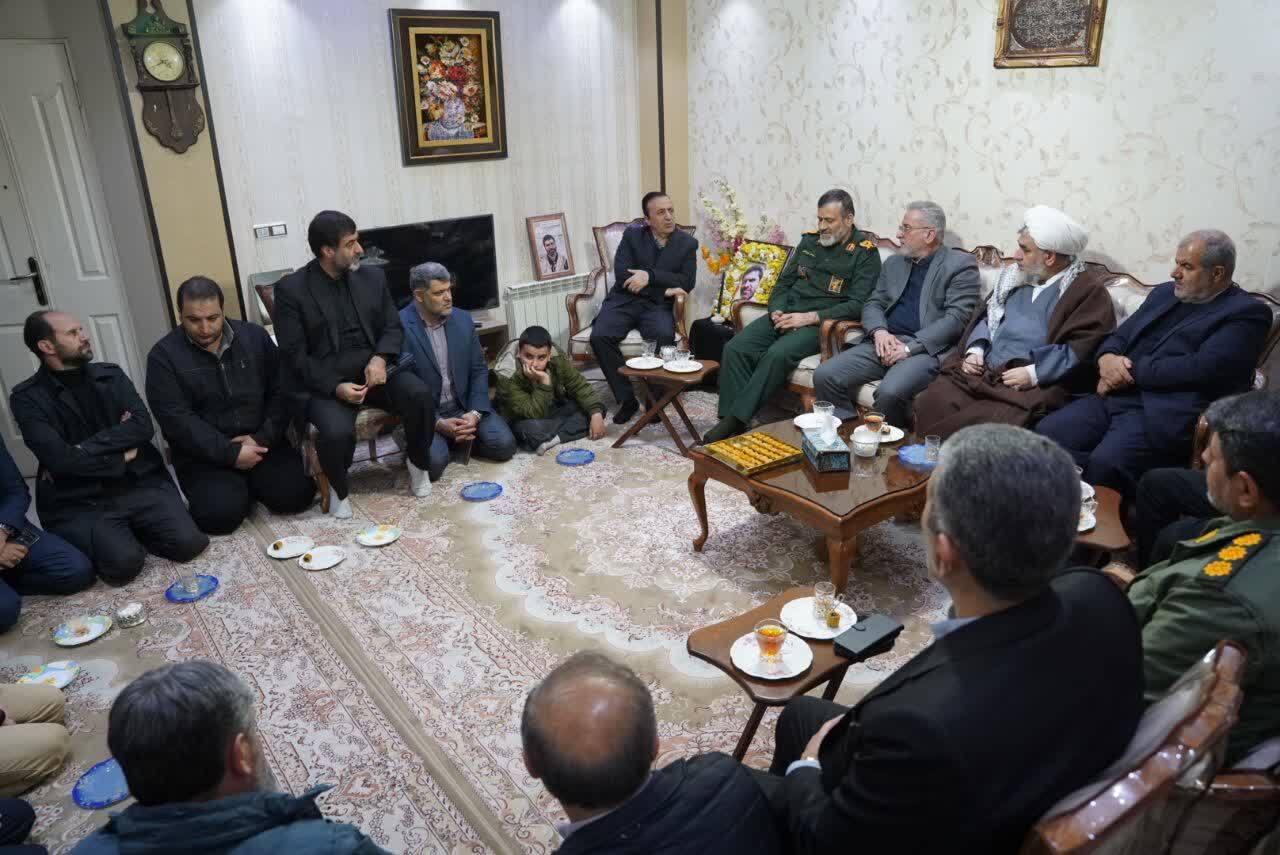 دیدار استاندار با خانواده شهید عبدی مدافع حریم مسجد