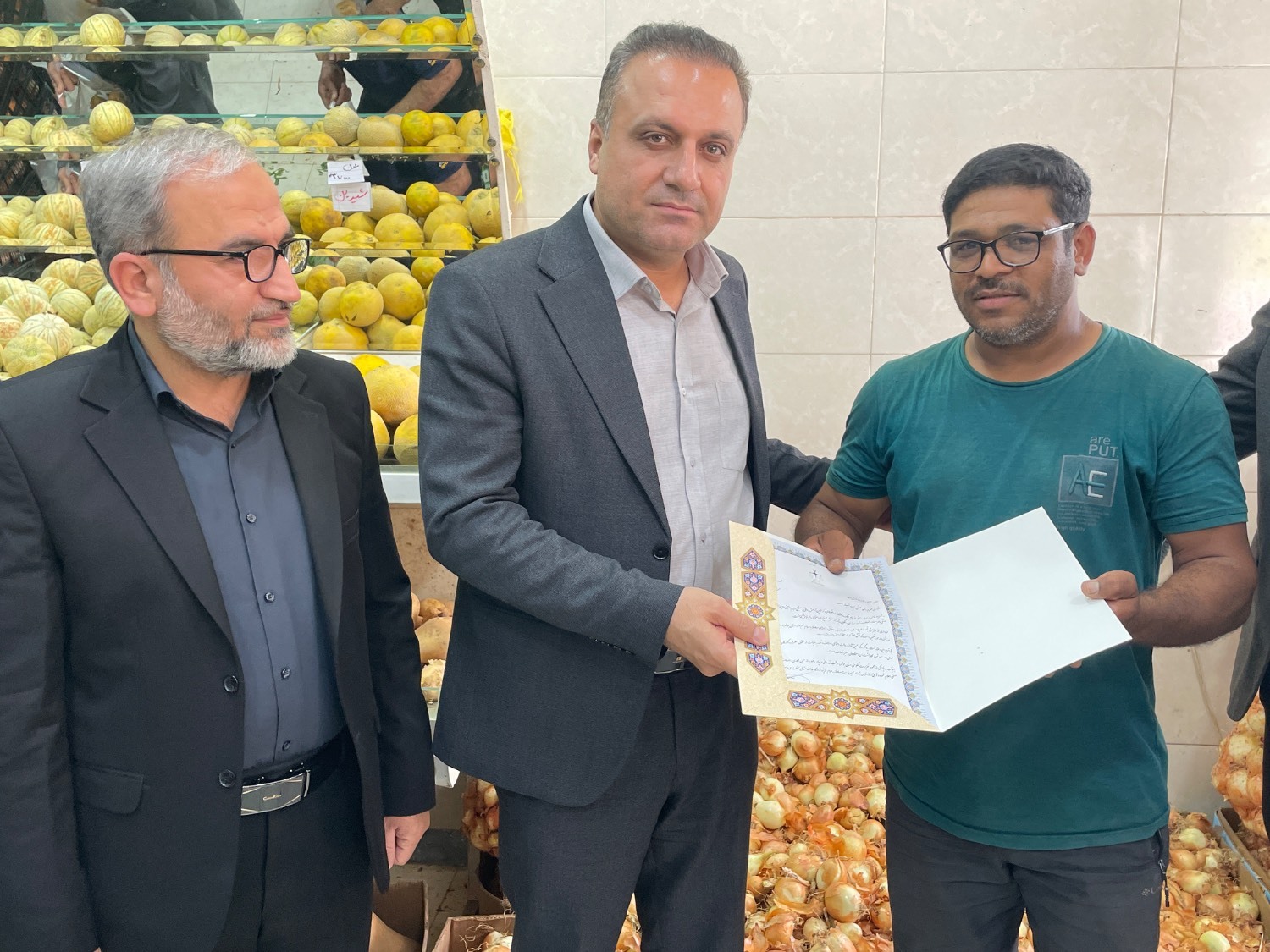 تقدیر تعزیرات حکومتی بوشهر از اصناف منصف و نمونه
