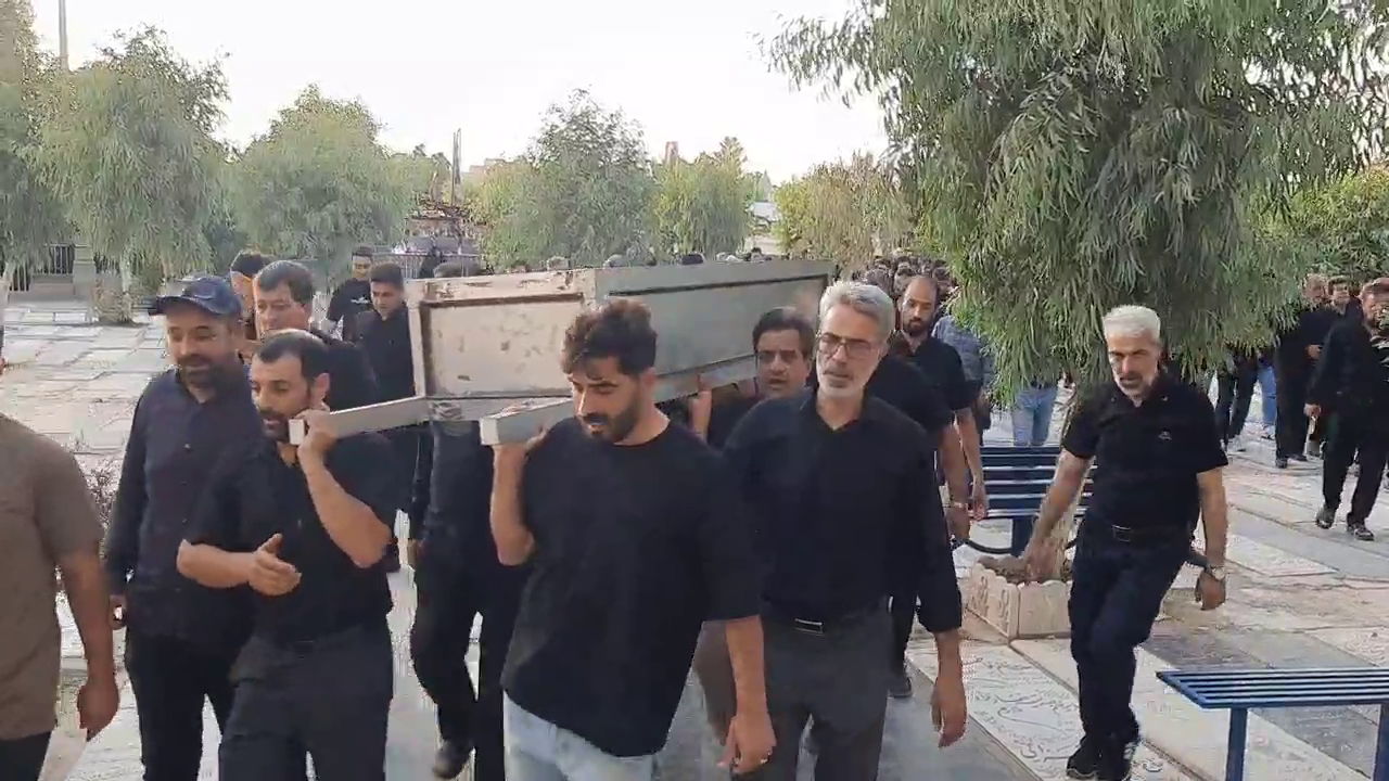 تشییع مادر شهید ابوالفضل محمدی بیدهندی در قم تشییع مادر شهید ابوالفضل محمدی بیدهندی در قم
