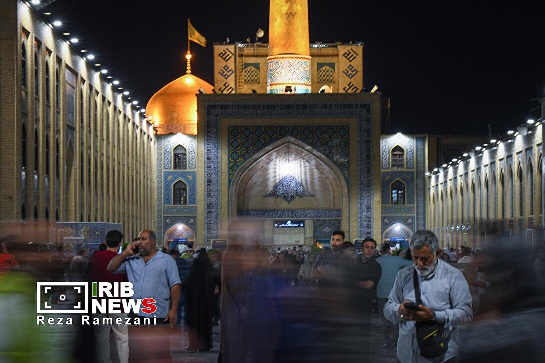 میلاد امام حسن عسکری(ع)؛ حرم مطهر رضوی غرق نور و شادی
